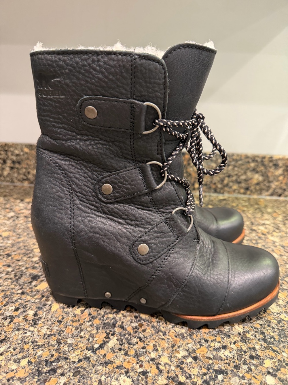Sorel 7.5 Black Wedge Lace-Up Winter Boots -